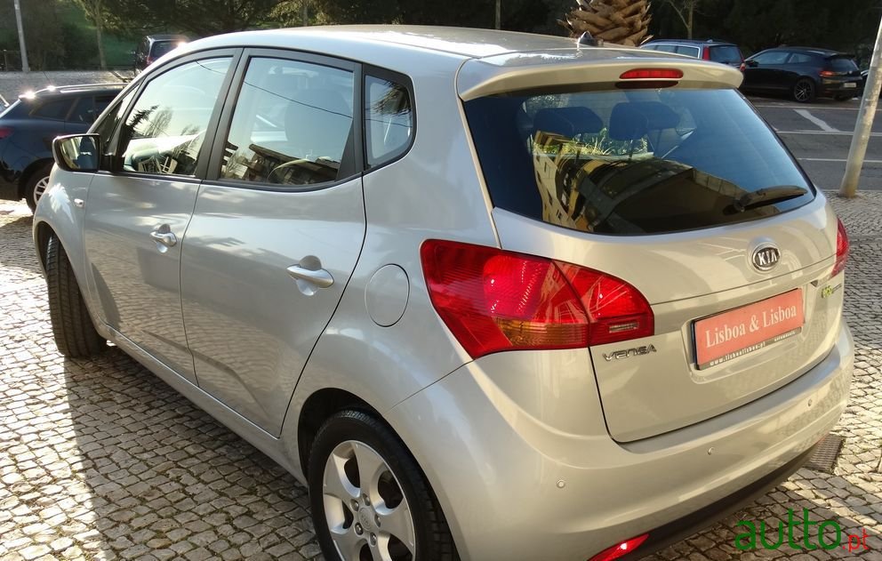 2010' Kia Venga photo #4