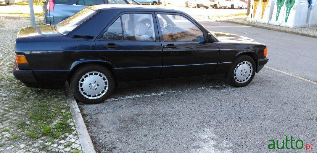 1989' Mercedes-Benz 190 Diesel 5 Vel photo #2