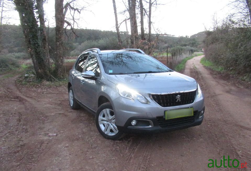 2018' Peugeot 2008 photo #2
