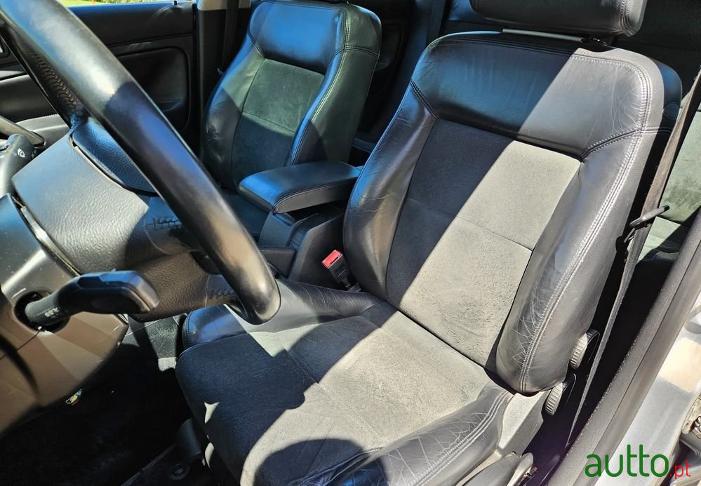 2004' Volkswagen Passat photo #5