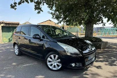 2012' Peugeot 5008