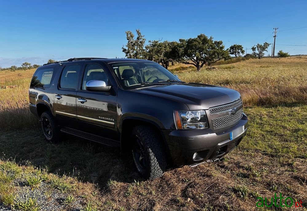 2012' Chevrolet Suburban photo #2