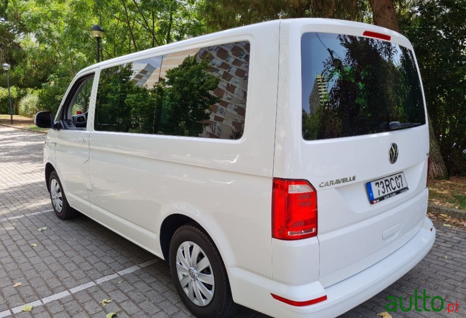 2016' Volkswagen Caravelle photo #5