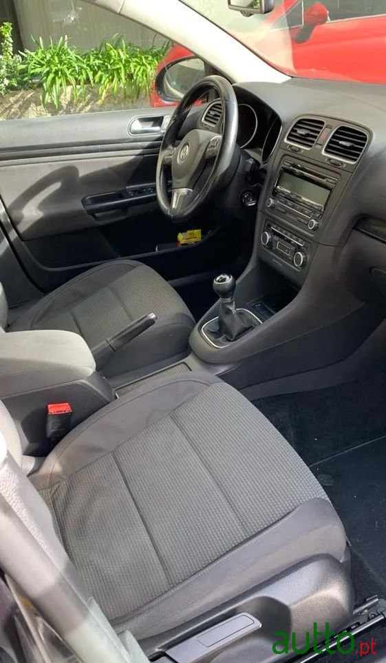 2010' Volkswagen Golf Variant photo #4