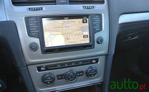 2015' Volkswagen Golf Variant photo #2