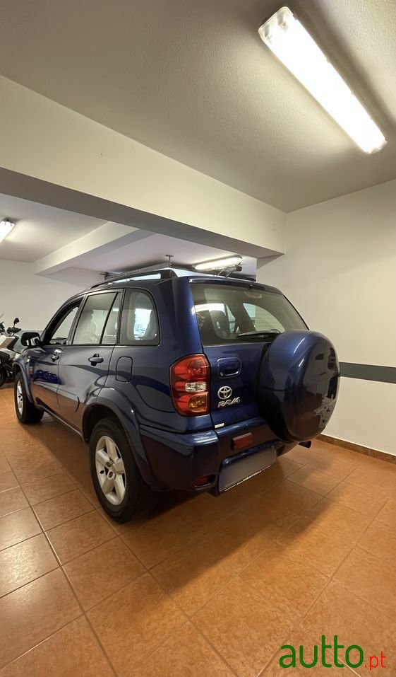 2004' Toyota RAV4 photo #4