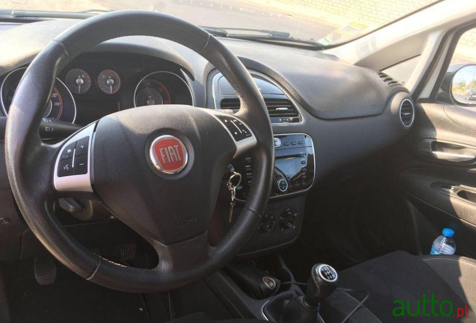 2014' Fiat Punto photo #1