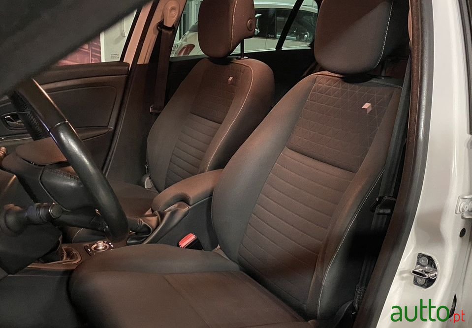 2016' Renault Megane Sport Tourer photo #6