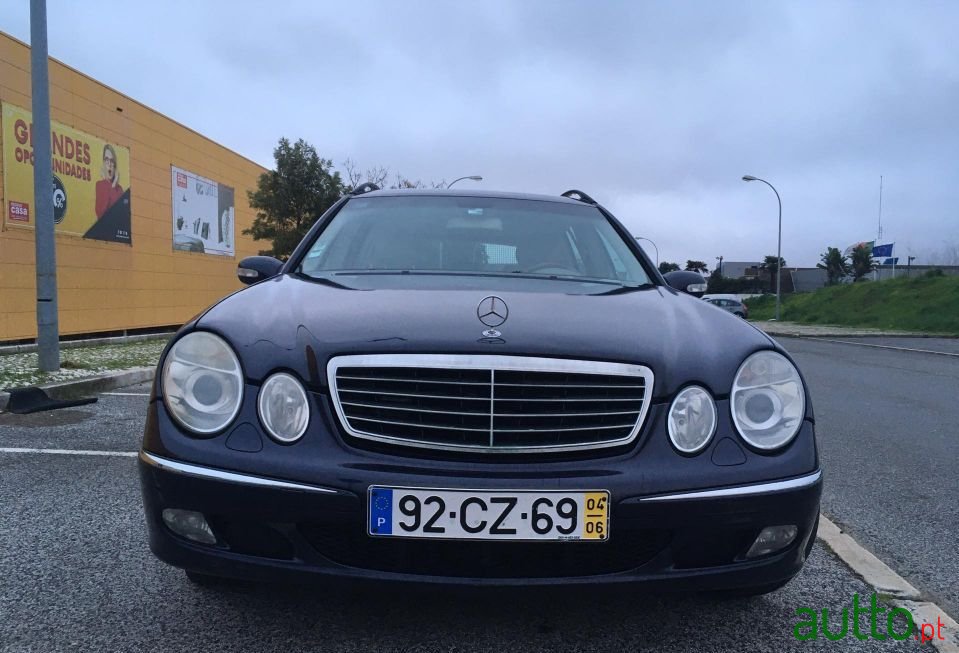 2004' Mercedes-Benz E-320 photo #3