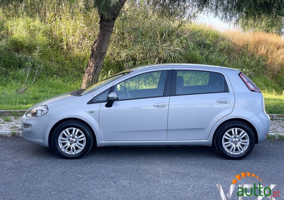 2014' Fiat Punto photo #5
