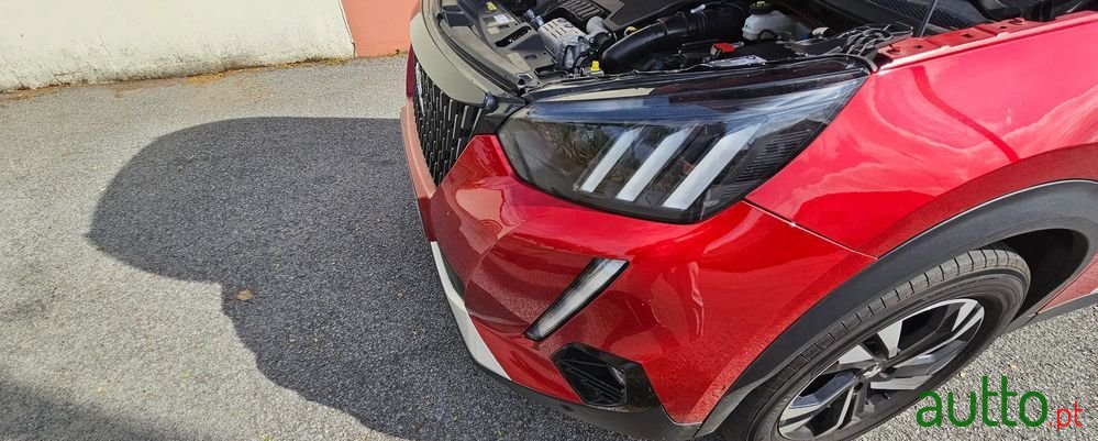 2021' Peugeot 2008 photo #3
