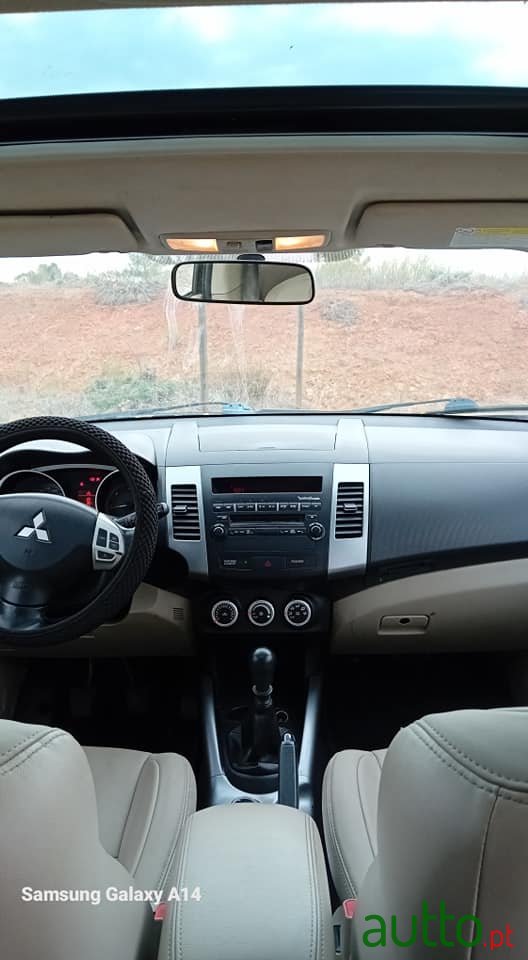 2007' Mitsubishi Outlander photo #5