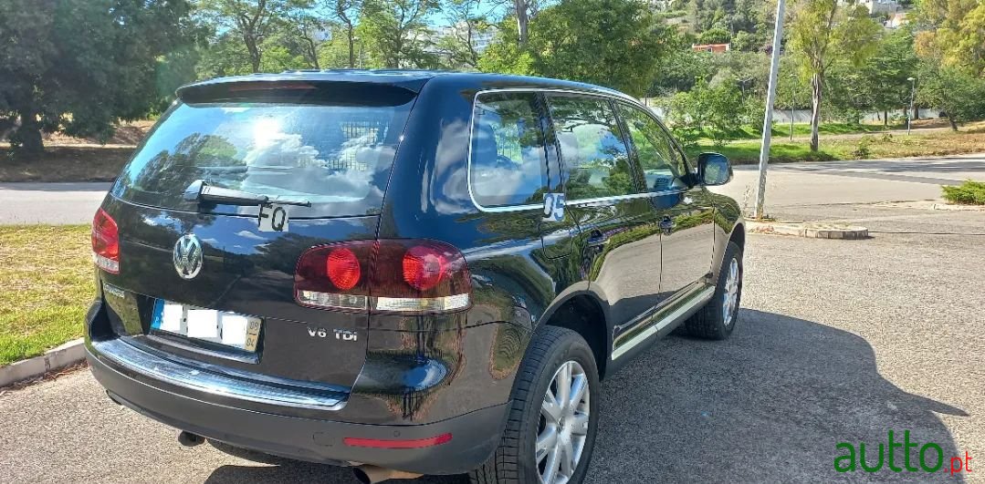 2008' Volkswagen Touareg photo #5