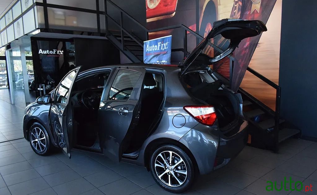 2018' Toyota Yaris photo #5