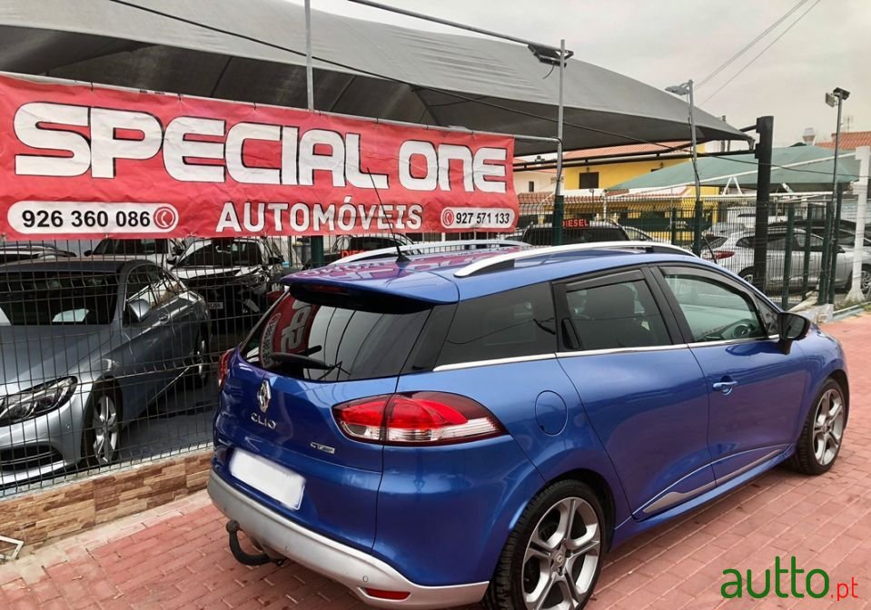 2014' Renault Clio Sport Tourer photo #3