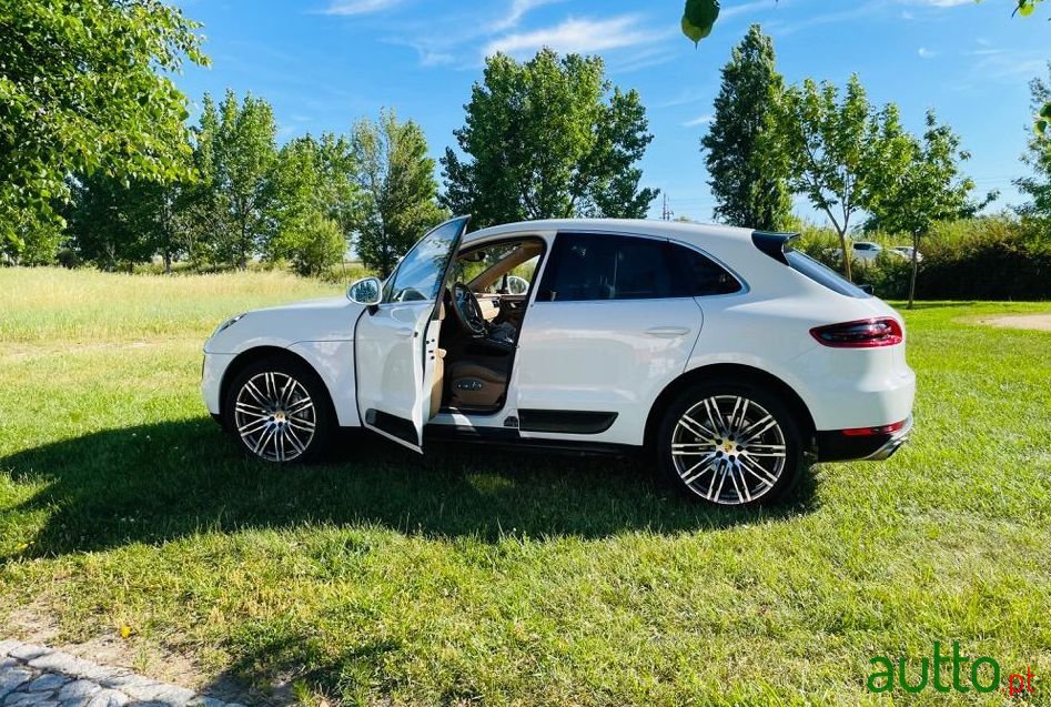 2015' Porsche Macan photo #2