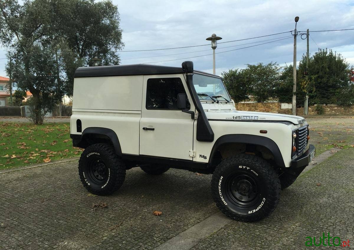 2005' Land Rover Defender 90 td5 photo #3