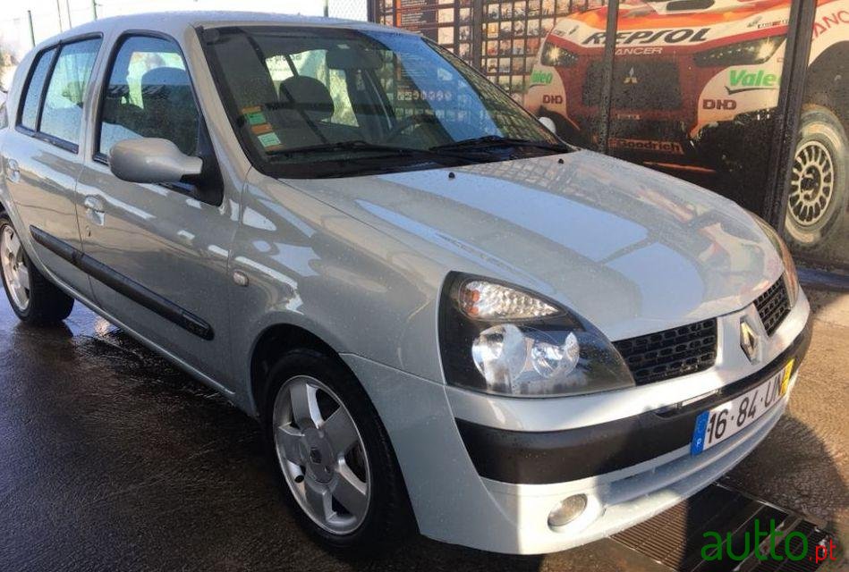 2003' Renault Clio 1.4 Ac photo #1