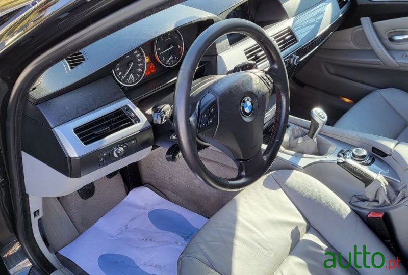 2009' BMW 525 photo #6