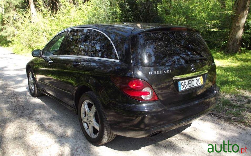 2006' Mercedes-Benz R-320 Cdi 4 Matic photo #4