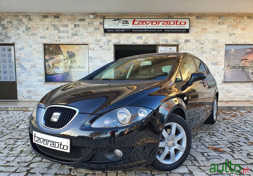 2007' SEAT Leon photo #1