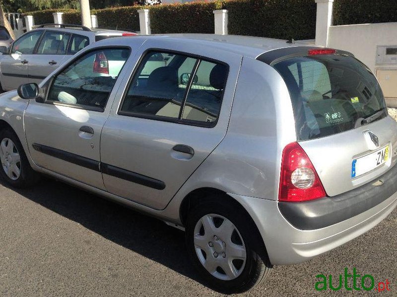 2005' Renault Clio 1.2 Ac photo #1