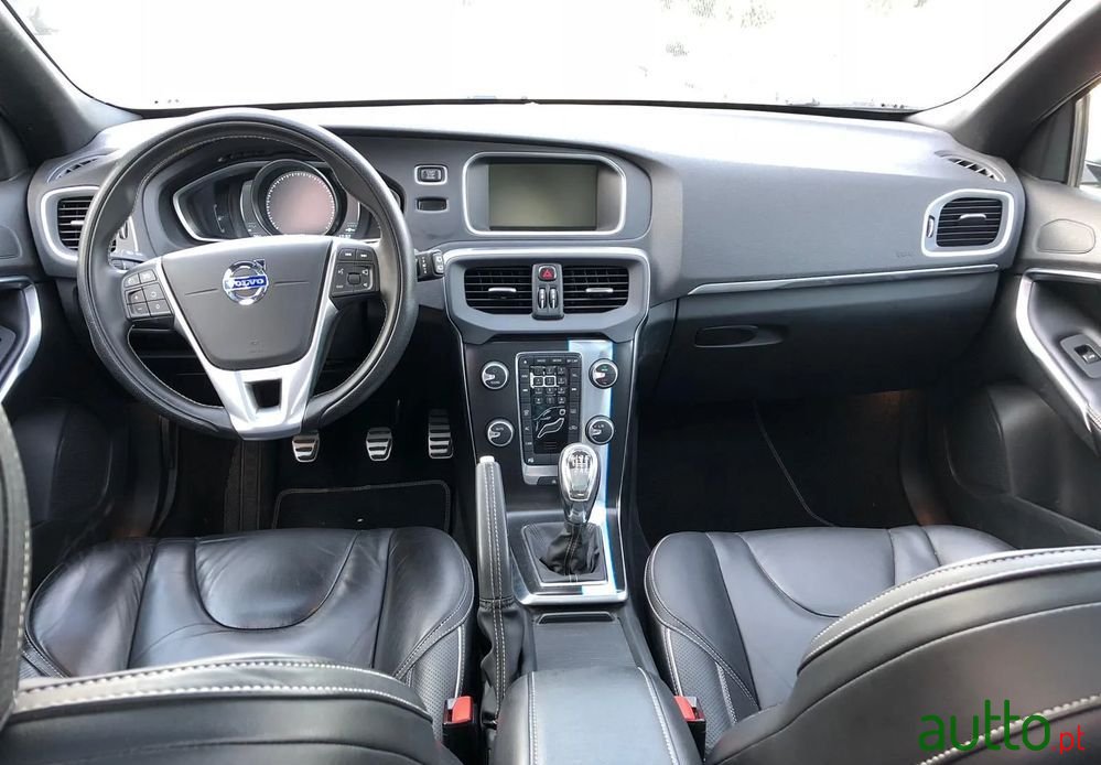 2013' Volvo V40 photo #6