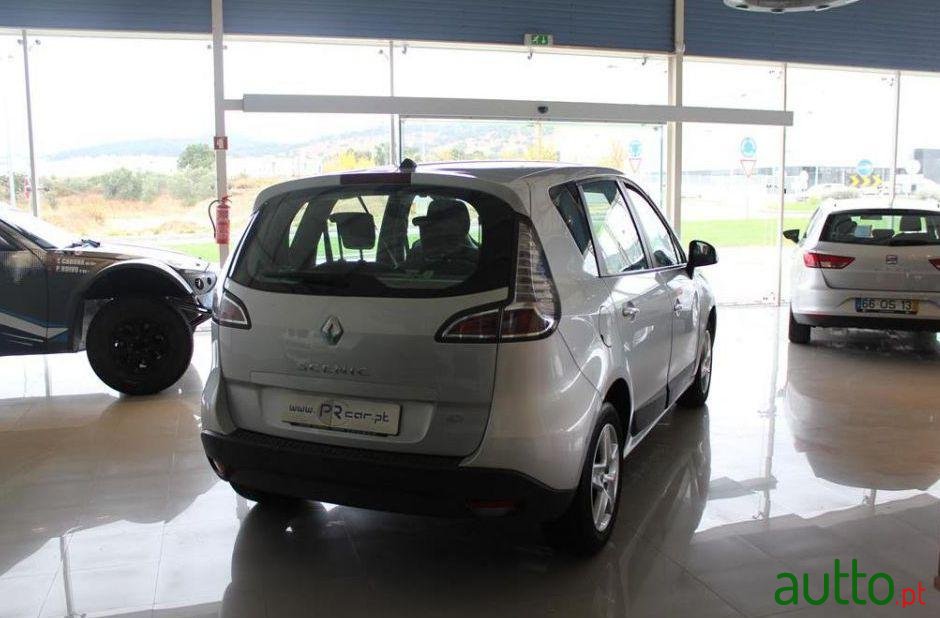 2012' Renault Scenic Dynamique S photo #2
