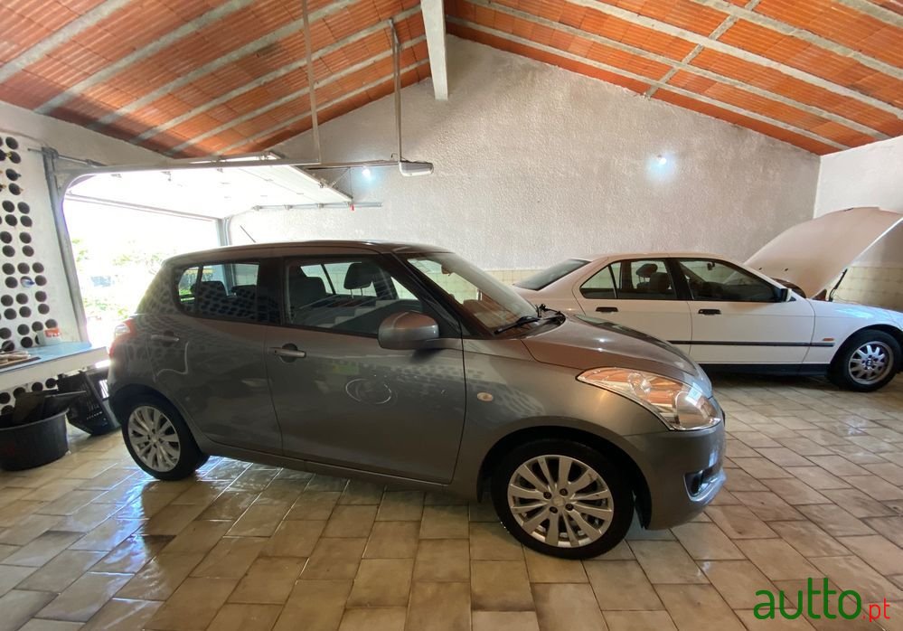 2011' Suzuki Swift 1.2 Vvt Glx photo #2