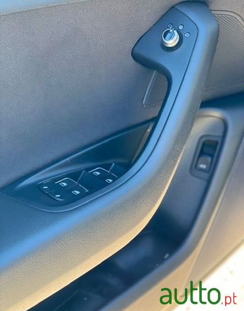 2012' Audi A6 Avant photo #5