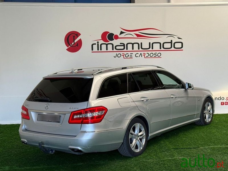 2011' Mercedes-Benz Classe E photo #4