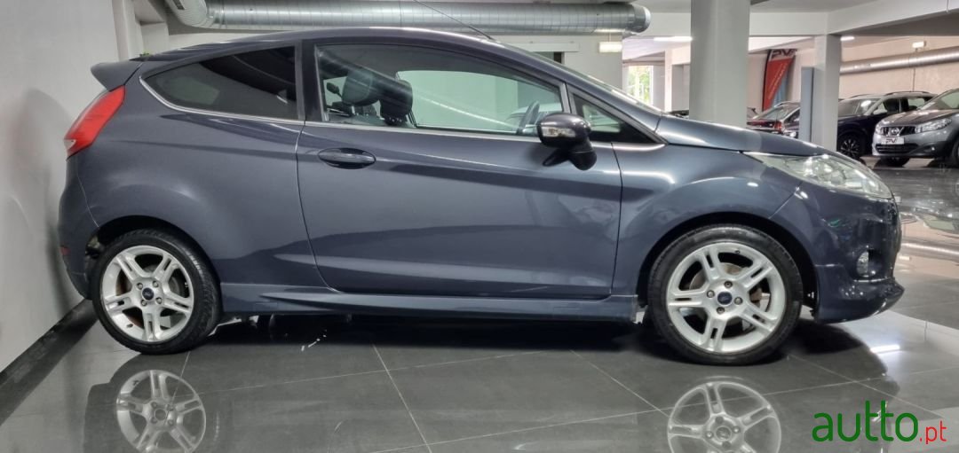 2010' Ford Fiesta photo #4