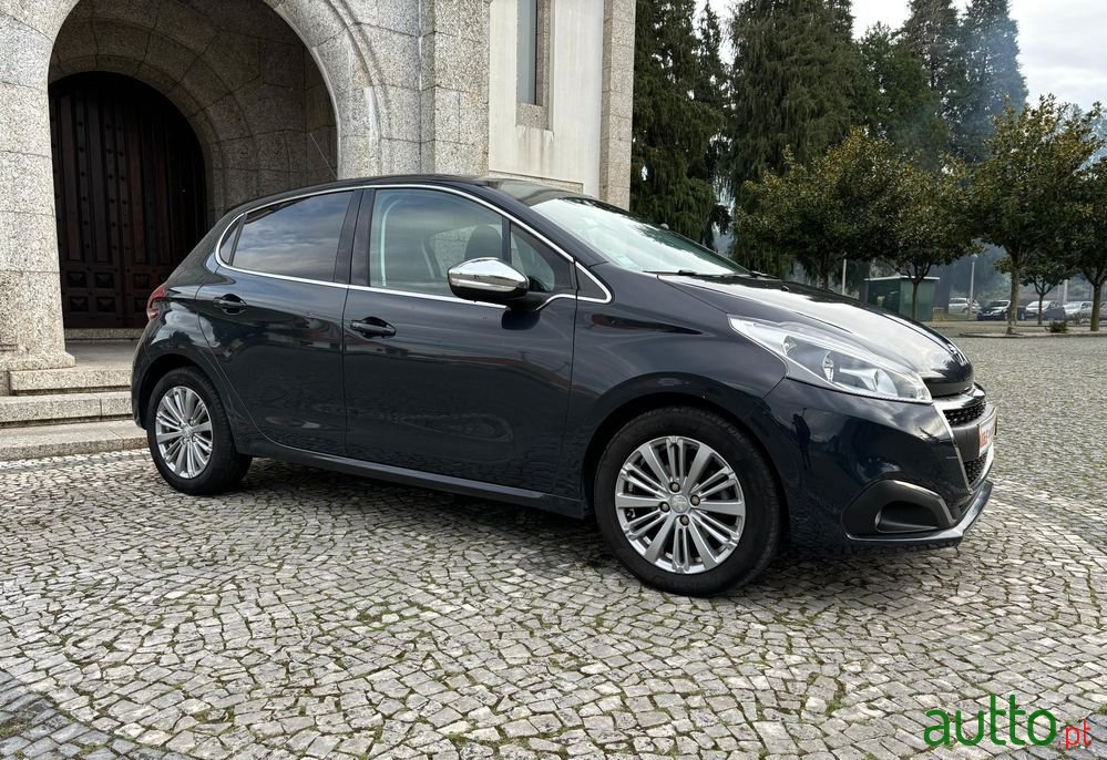 2017' Peugeot 208 photo #2