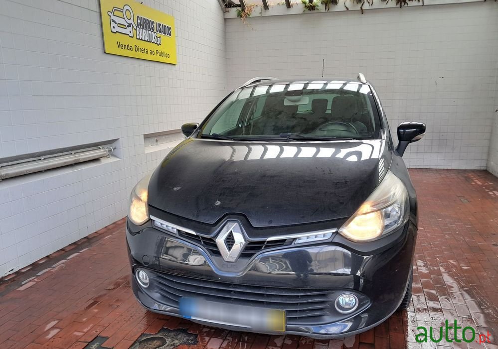 2015' Renault Clio Sport Tourer photo #1