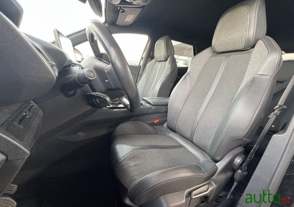 2020' Peugeot 3008 photo #3