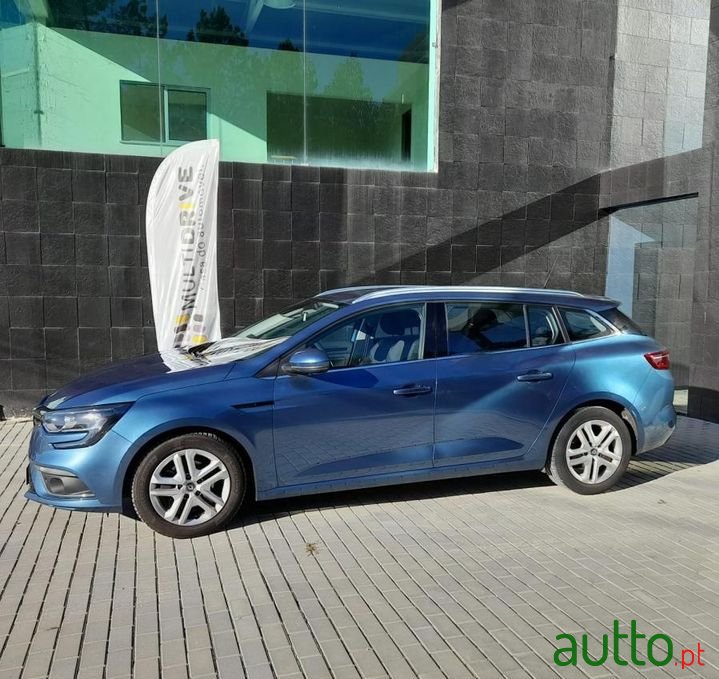 2017' Renault Megane Sport Tourer photo #2