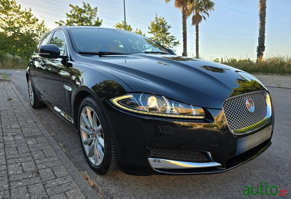 2014' Jaguar XF Sportbrake photo #3