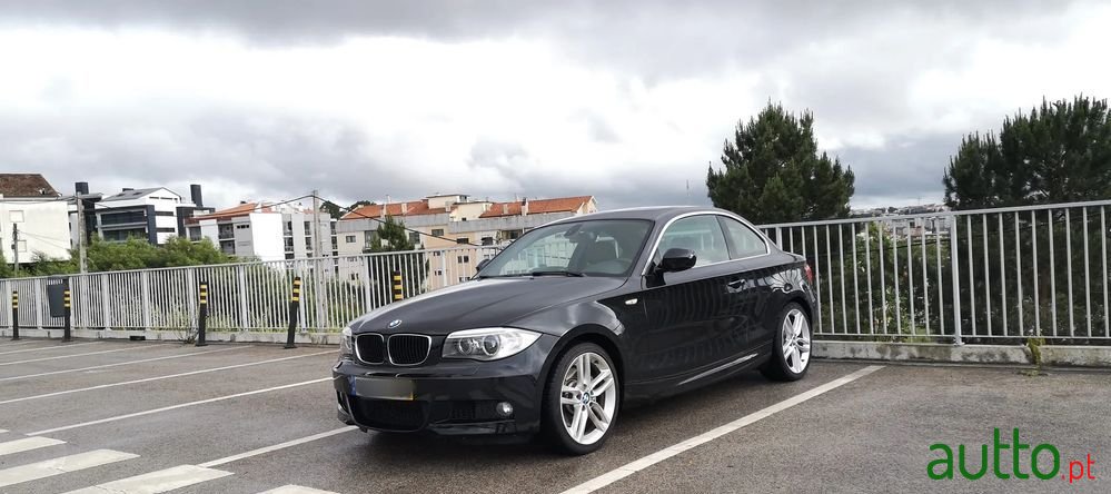 2011' BMW 123 D Coupe photo #1