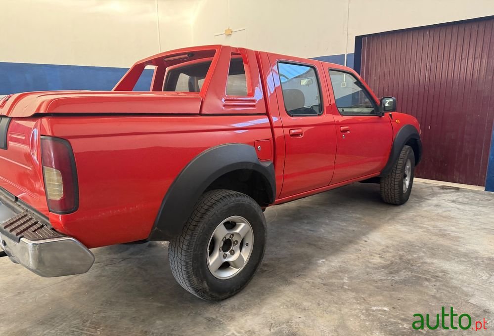 2004' Nissan Navara photo #6
