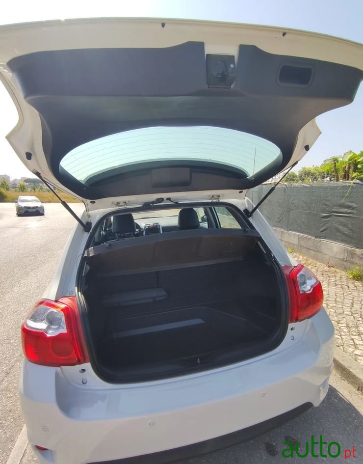 2011' Toyota Auris 1.8 Hsd Comfort photo #6