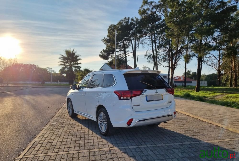 2019' Mitsubishi Outlander 2.4 Phev Ice Edition photo #4