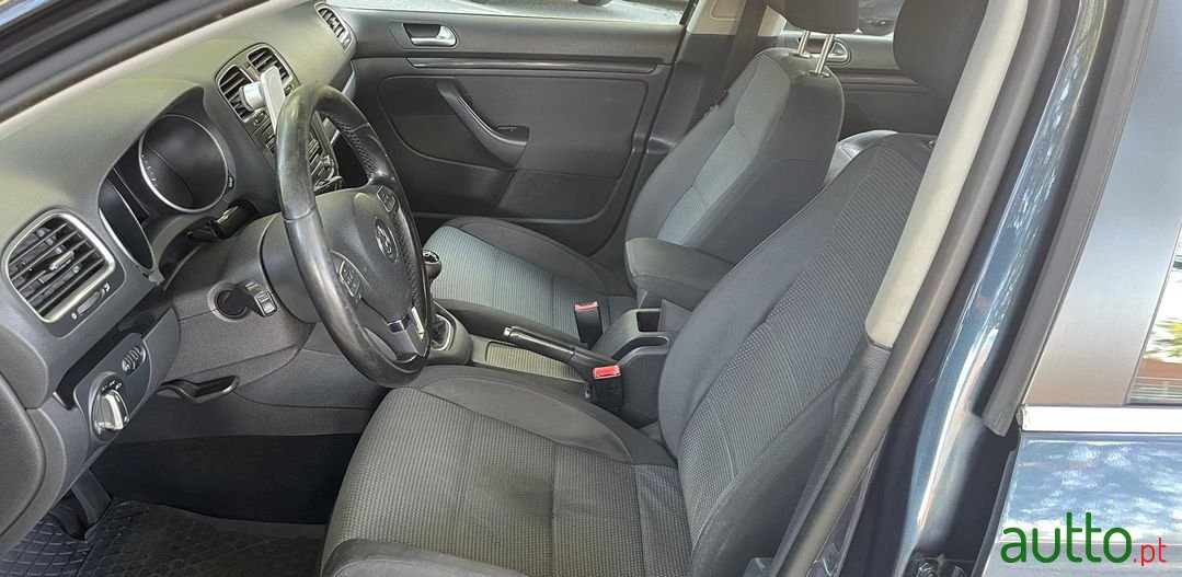 2009' Volkswagen Golf Variant photo #5