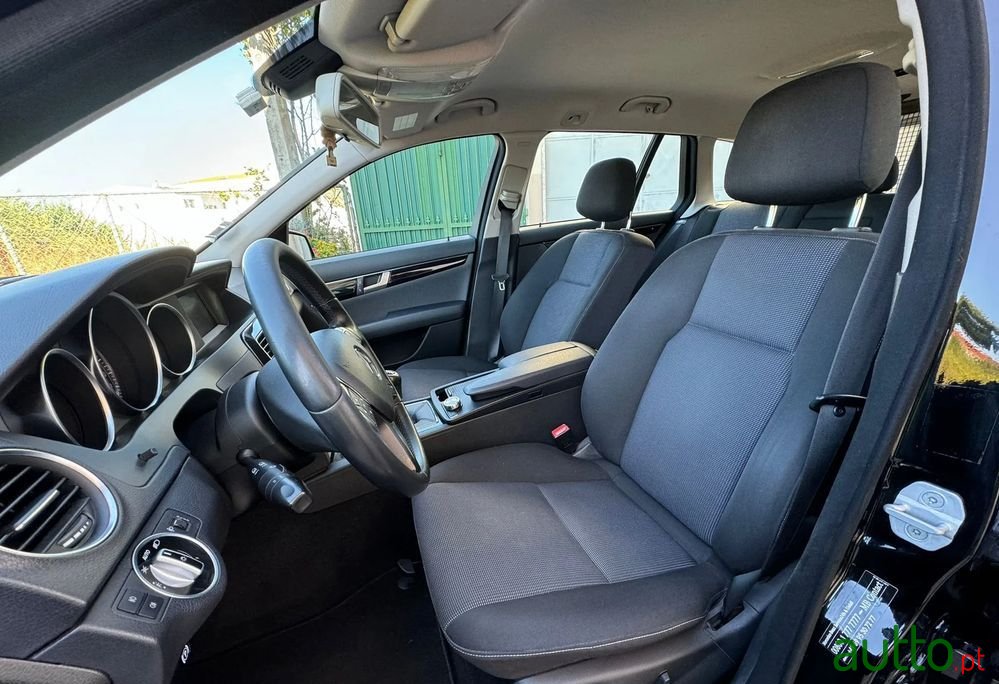 2012' Mercedes-Benz Classe C photo #6