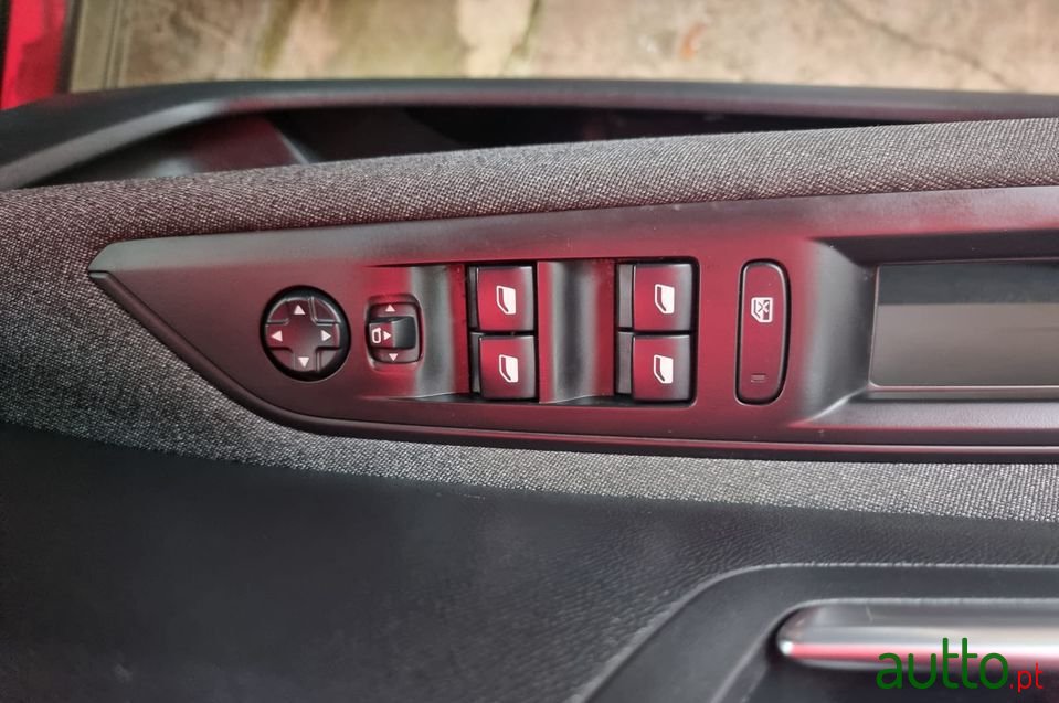 2019' Peugeot 3008 photo #6