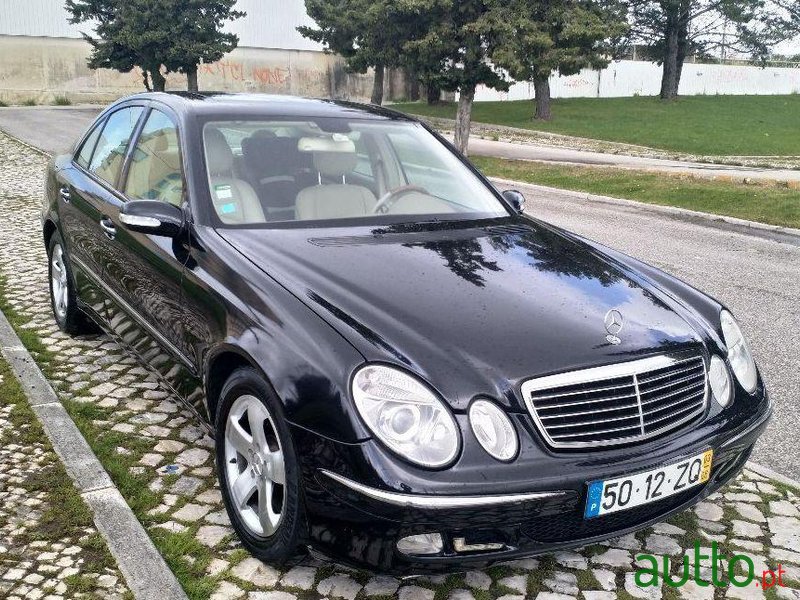 2003' Mercedes-Benz E-270 Avangarde photo #1