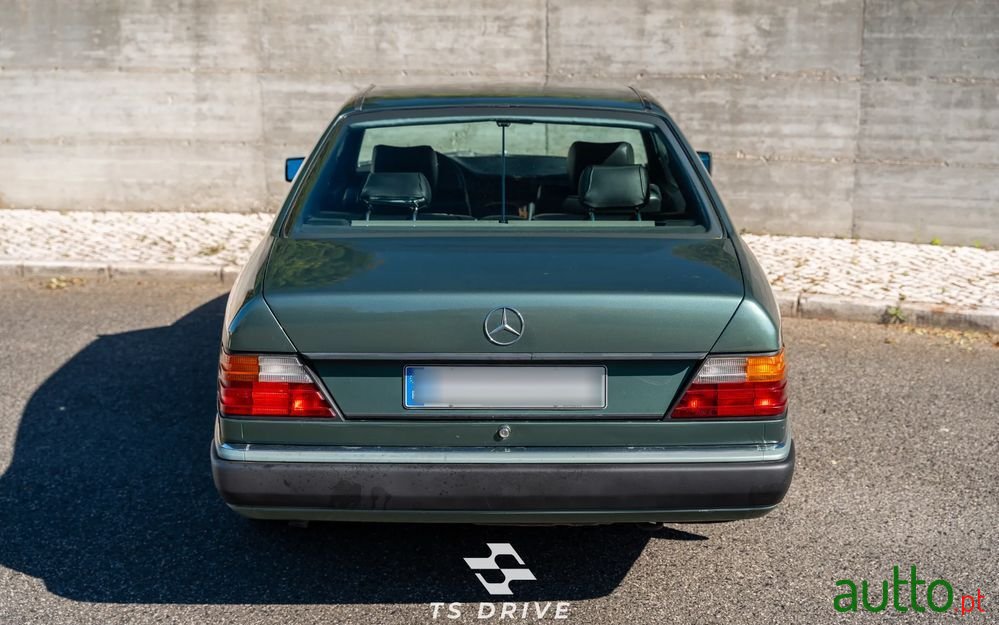 1991' Mercedes-Benz W124 230 Ce photo #4
