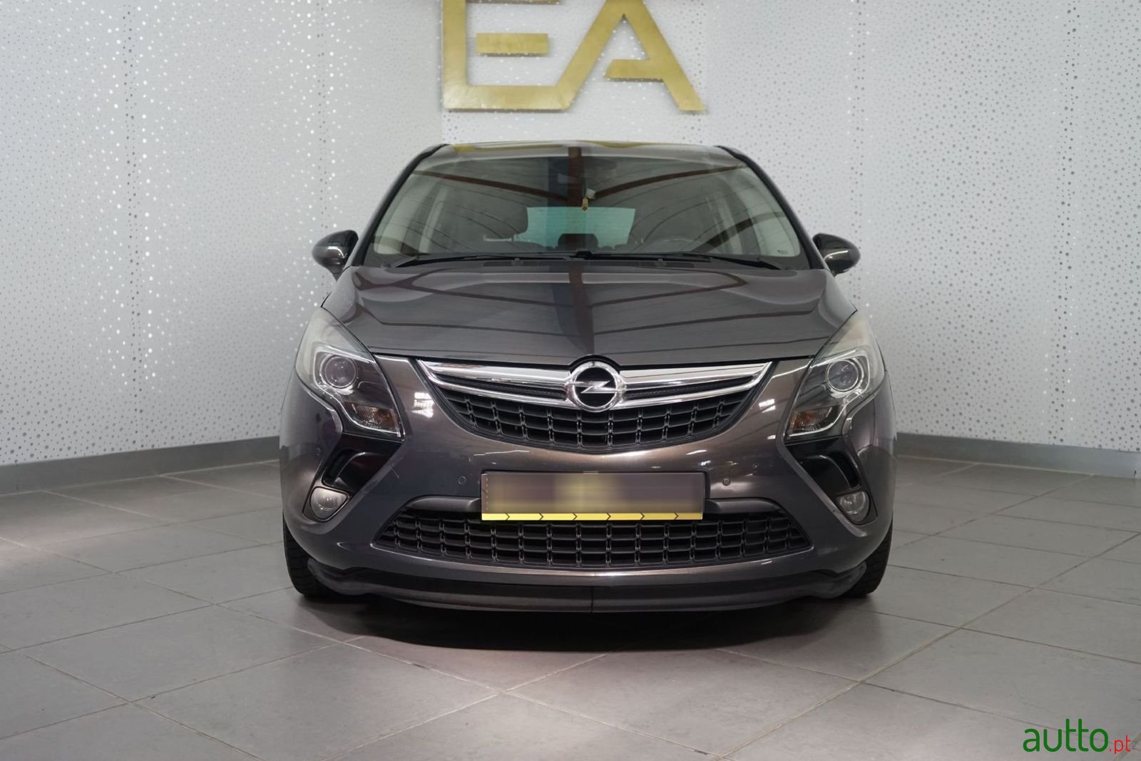 2012' Opel Zafira photo #2