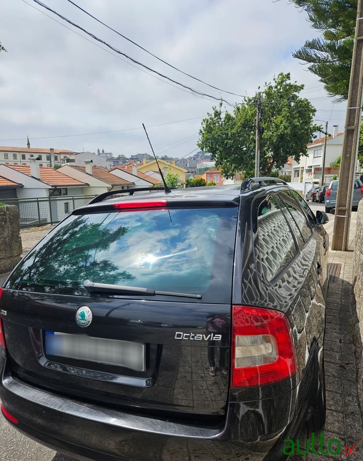 2010' Skoda Octavia Break photo #6