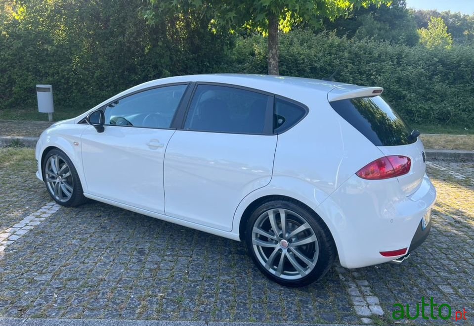 2010' SEAT Leon photo #4