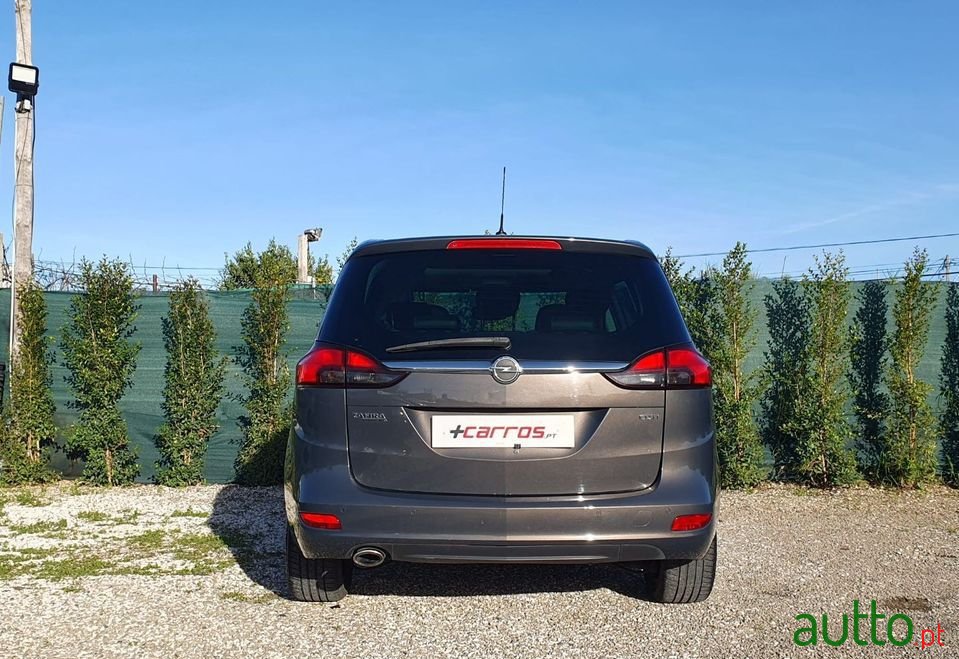 2012' Opel Zafira photo #4